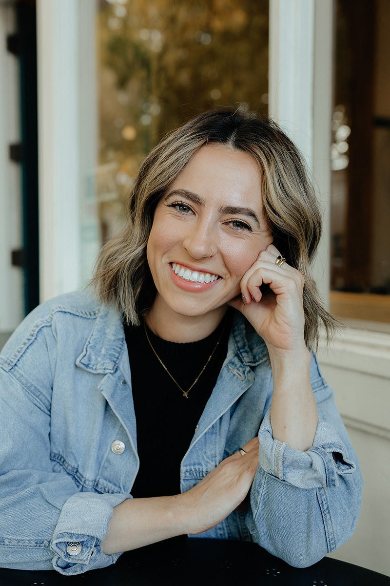 Lauren Headshot 2_800x1200px