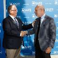 SAFE CEO and President Dave Roughton and Sacramento Mayor Darrell Steinberg shaking hands