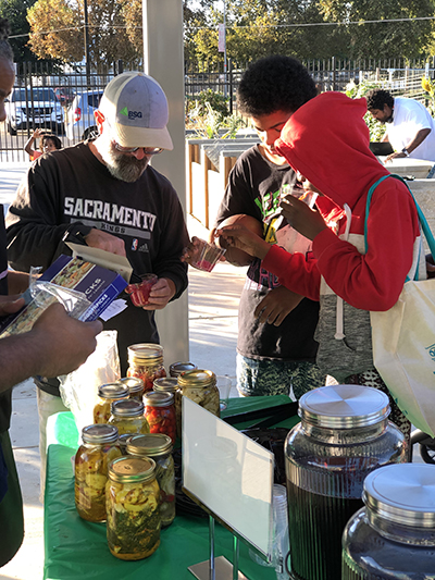 Joe Robustelli conducts neighborhood garden workshop