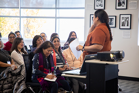 Building Better Financial Futures facilitator leads a workshop 