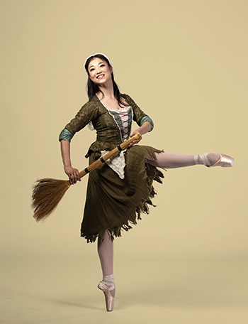 Kaori Higashiyama as Cinderella photo