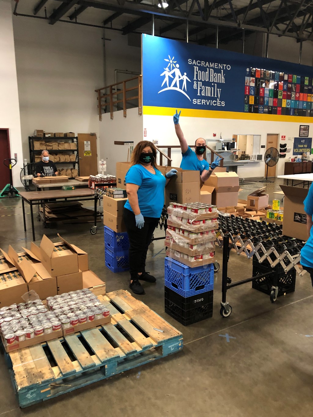 SAFE CU employees volunteer at Sacramento Food Bank and Family Services